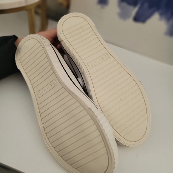 Esprit NWOT Black Canvas Cream Rubber Sneakers Women Size 9 - Picture 5 of 11